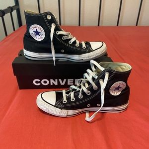 Size 6 Men’s/8 Women’s Black Hightop Converse